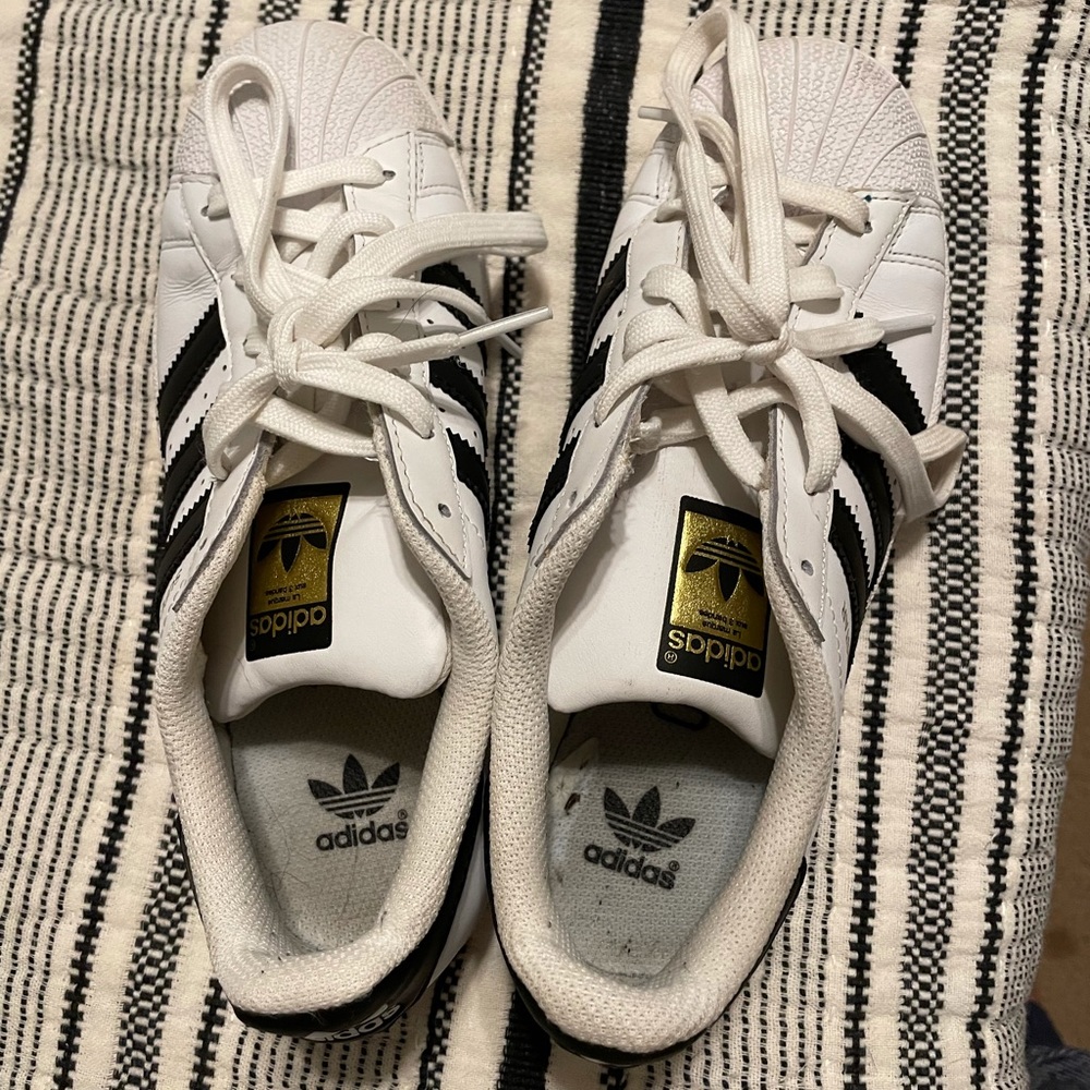 Adidas superstars